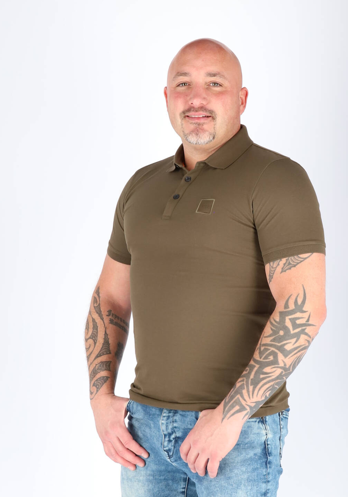 10-4043198213865-social-Shoot_Charlie_tot_met_februari_2028_862826__Basis_HR-50472668-308_HR HUGO BOSS Passenger slim fit polo, stretch heren polo korte mouw, donker groen