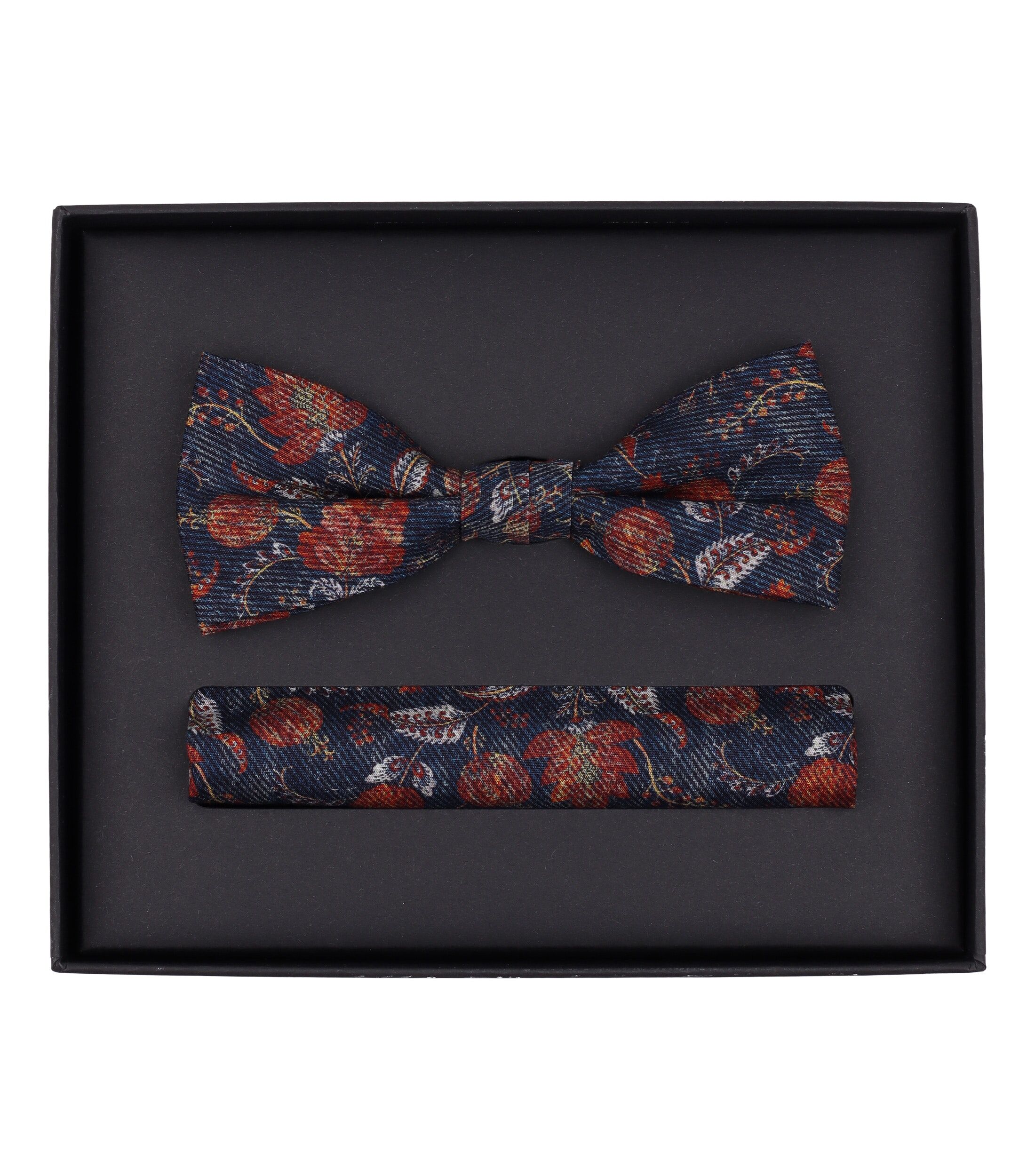 VENTI set met vlinderdas en pochet, donkerblauw met rood, beige en wit dessin