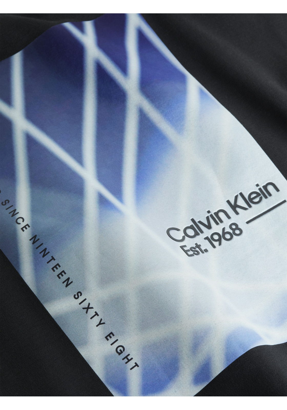 image_3_K10K112485BEH_D_C4161wid2000amphei2000ampop_usm1710 Calvin Klein Linear Graphic Interlock T-shirt, heren T-shirt korte mouw O-hals, zwart dessin