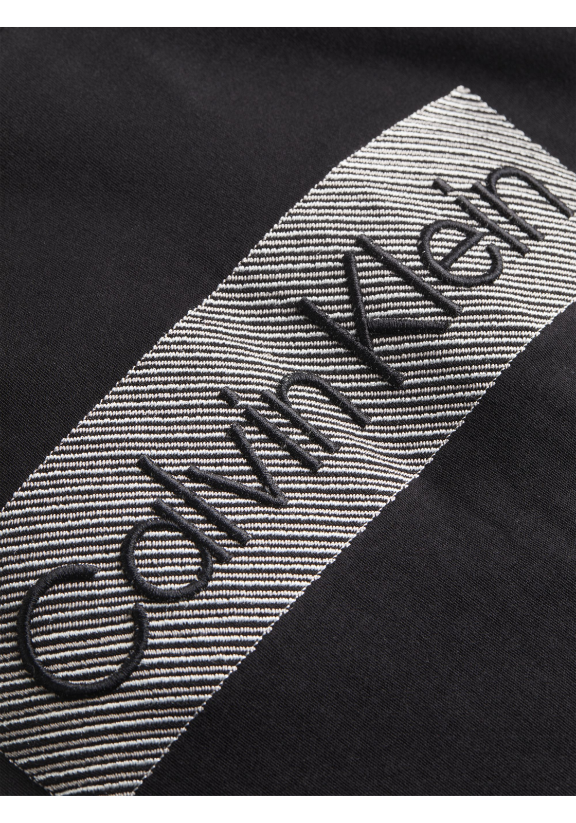 image_3_K10K112491BEH_D_C4161wid2000amphei2000ampop_usm1710 Calvin Klein Textured Embroidery T-shirt, heren T-shirt korte mouw O-hals, zwart