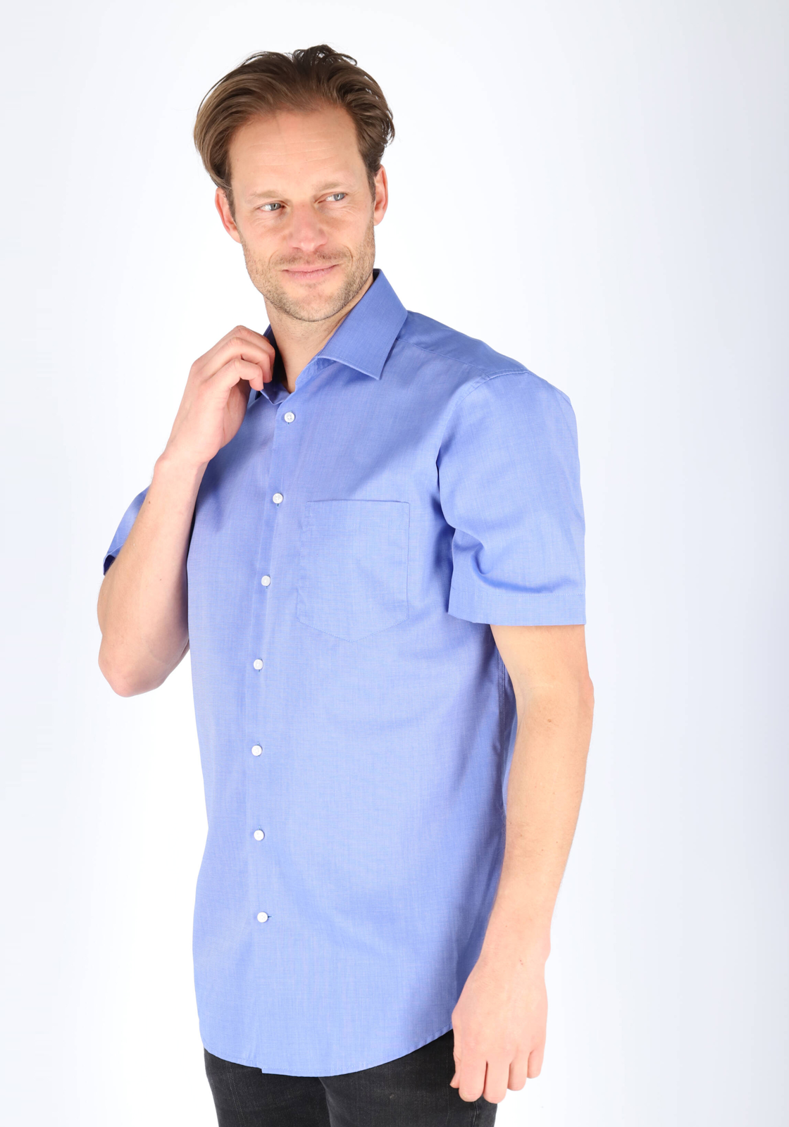 05-4021641477972-social-Bas_shoot_tm_feb_2028_864804_Basis_003001-14_HR Seidensticker regular fit overhemd, korte mouw, middenblauw fil a fil